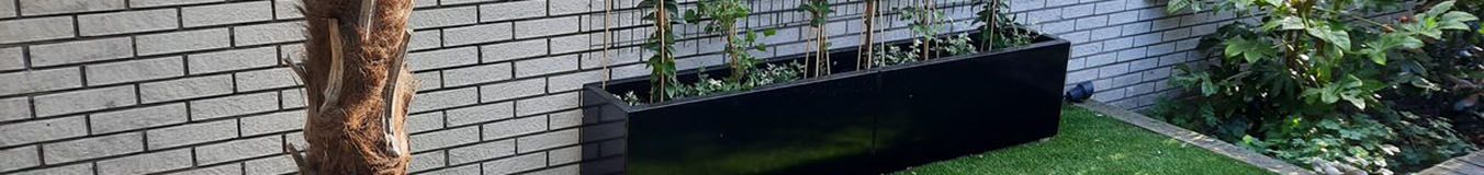 Jardiniere din oțel acoperit cu pulbere