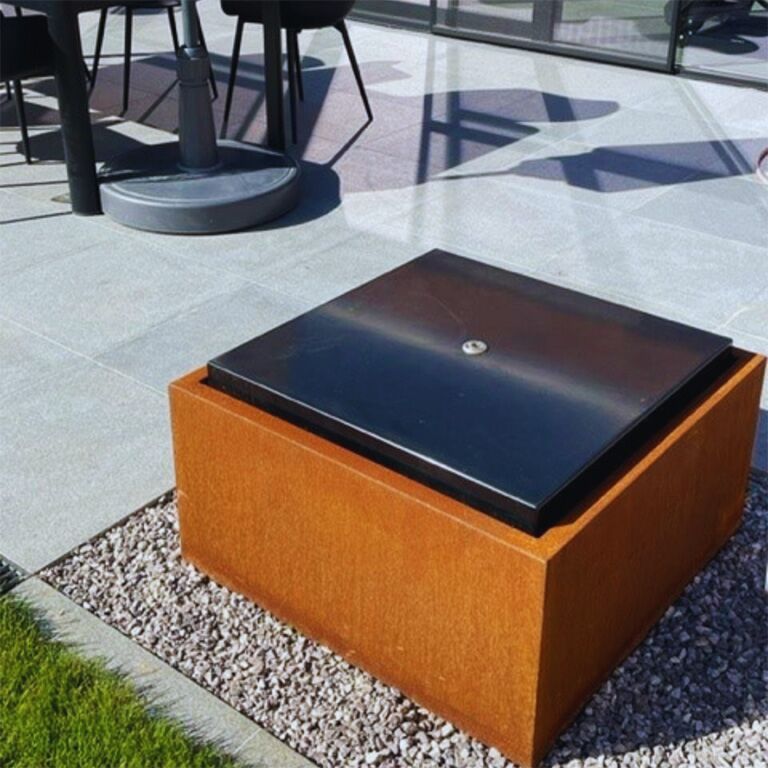 Element decorativ cu apă din oțel corten 80 x 80 x 40 cm