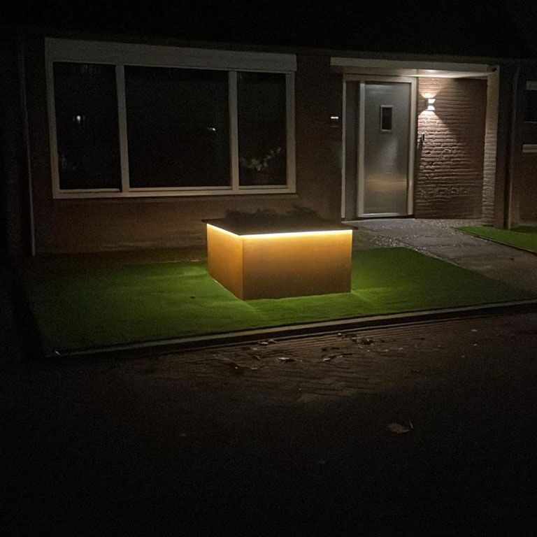 Jardiniere sudată din oțel corten Alabama cu LED 120 x 120 x 80 cm