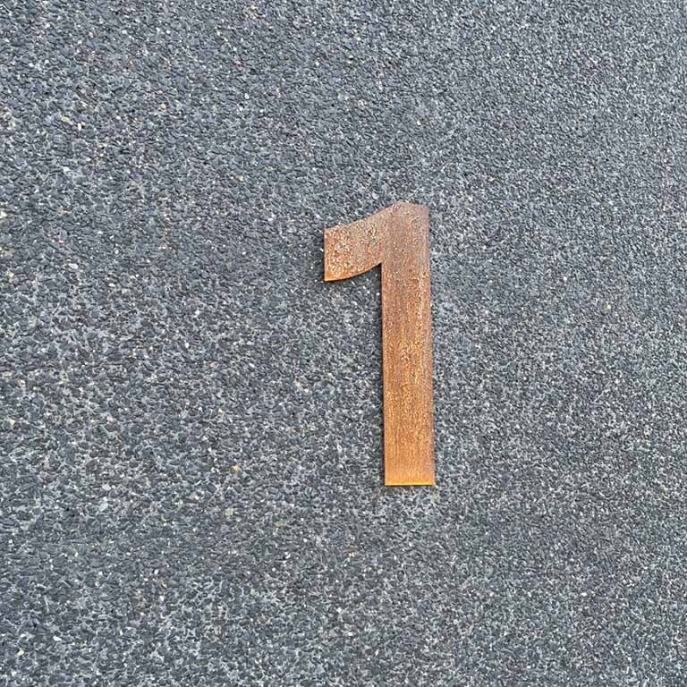 Număr de casă din oțel corten 1 - 12,9 x 30 cm
