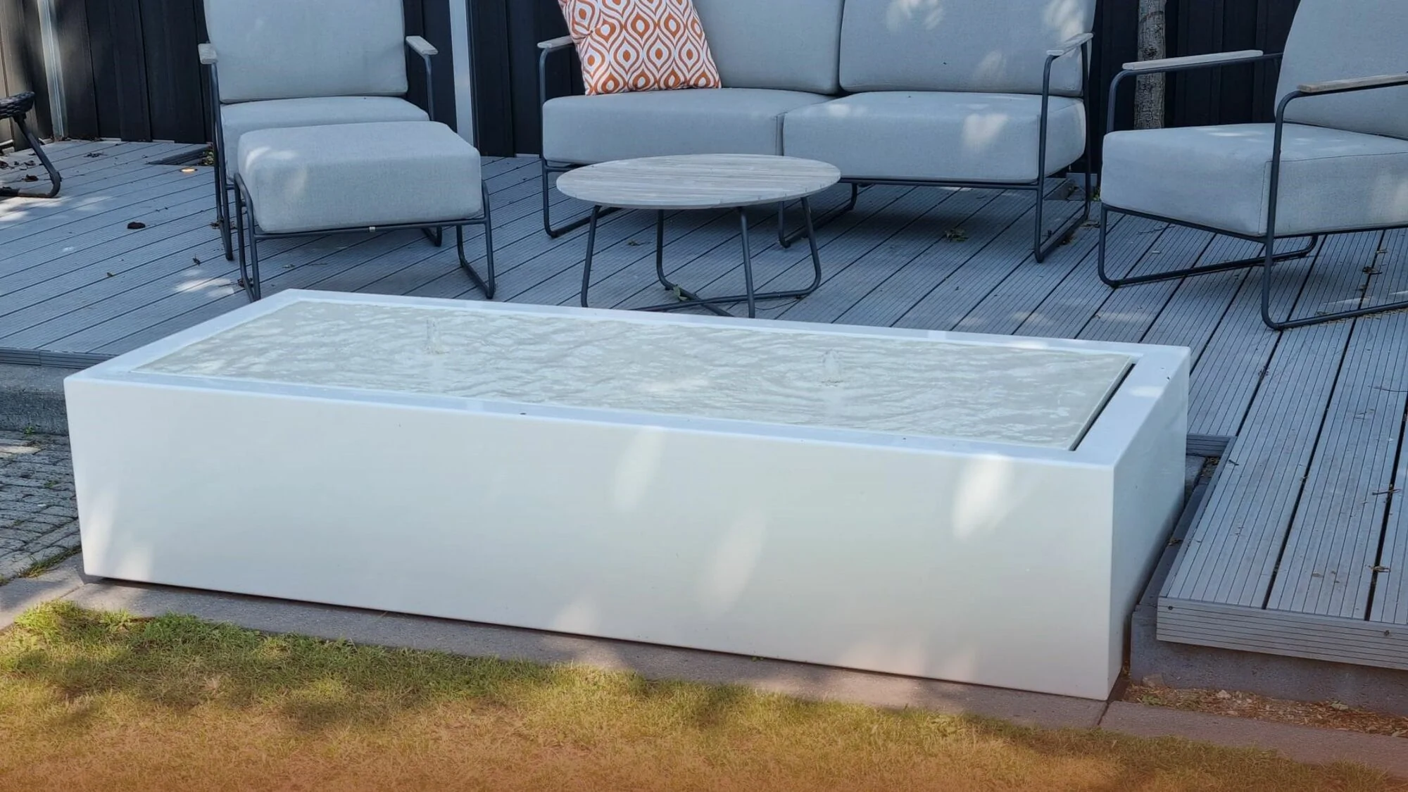 Cum îmi întrețin masa de apă sau ornamentul de apă?